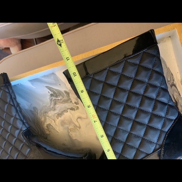 Boots - Picture 8 of 9